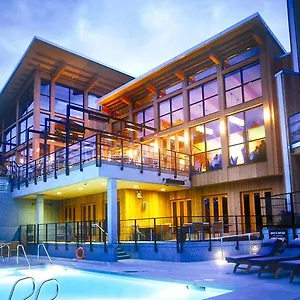 & ***** Brentwood Bay