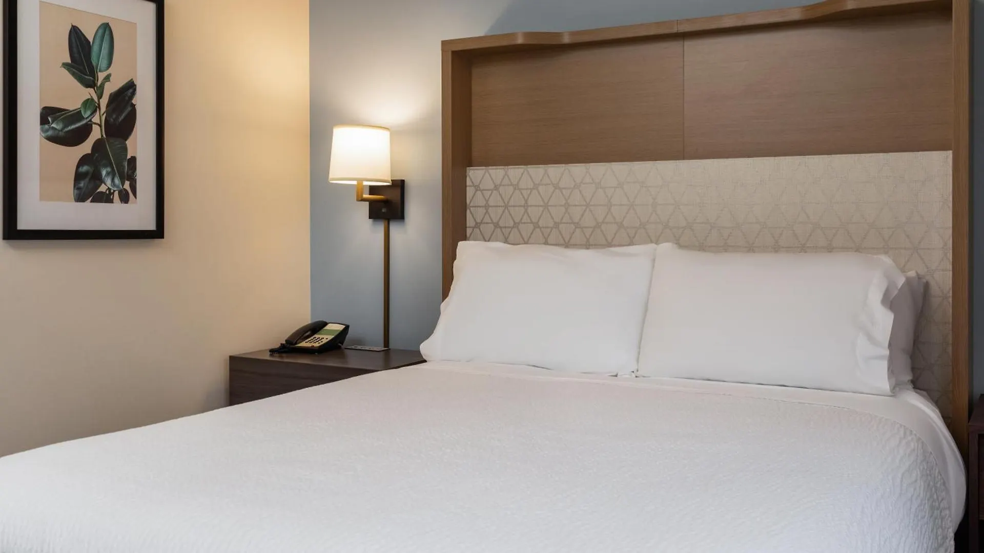 Holiday Inn Victoria - Elk Lake By Ihg Saanich 3*,  Canada